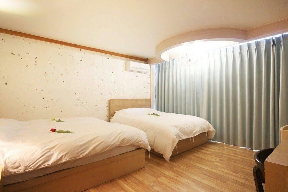 Jeonju Tourist Hotel Екстер'єр фото