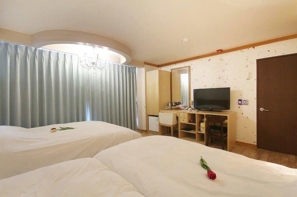 Jeonju Tourist Hotel Екстер'єр фото
