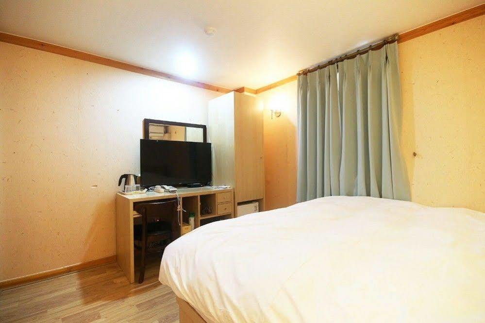 Jeonju Tourist Hotel Екстер'єр фото