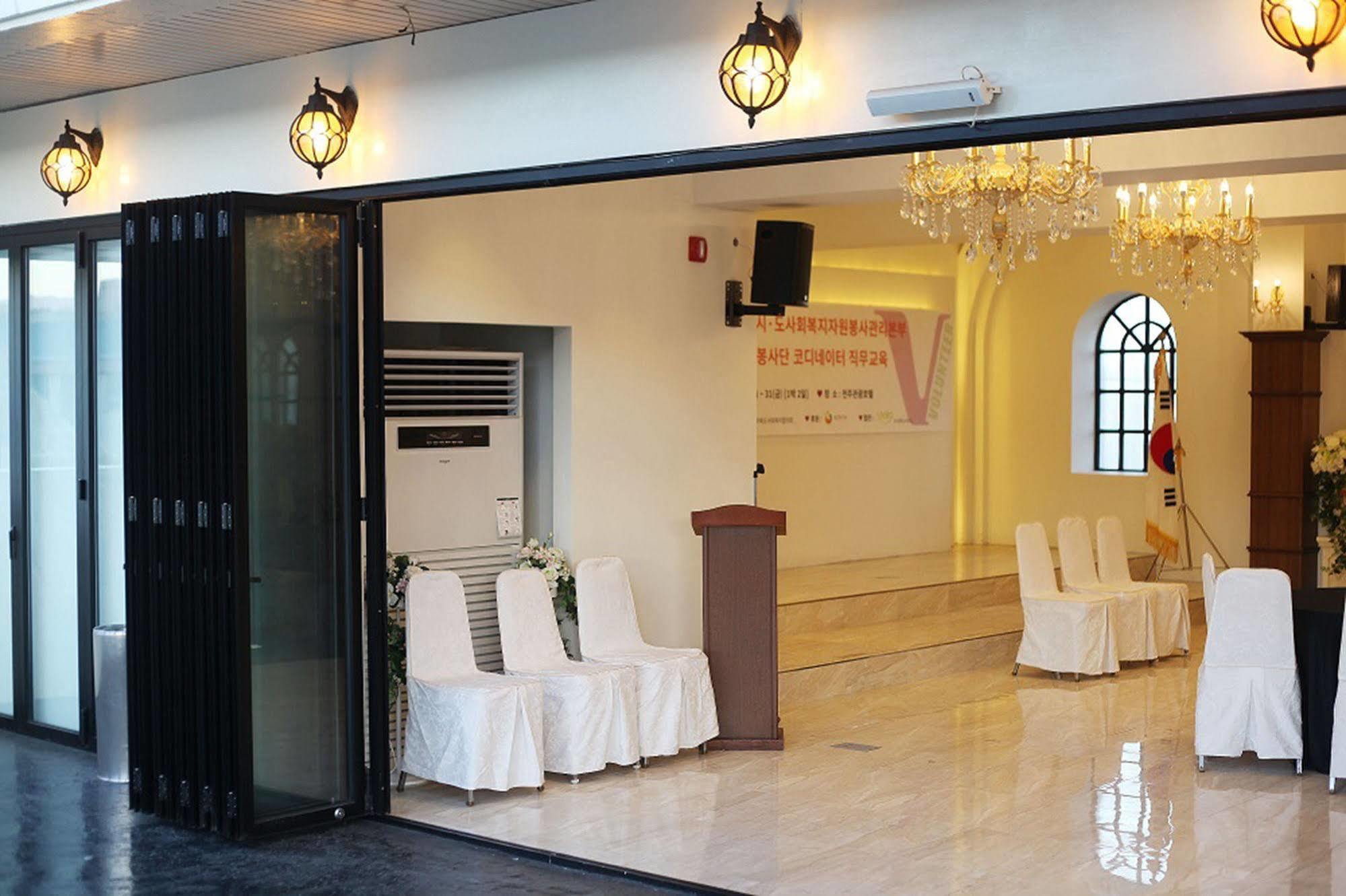 Jeonju Tourist Hotel Екстер'єр фото
