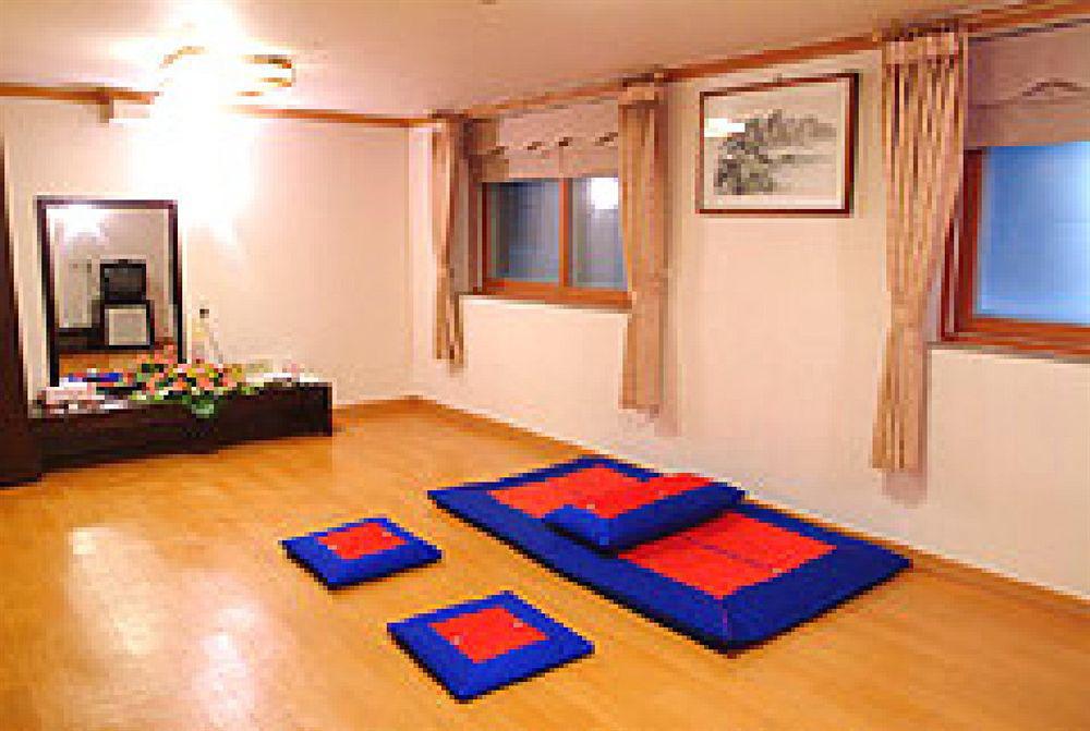 Jeonju Tourist Hotel Екстер'єр фото